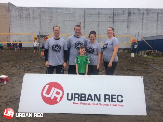 /userfiles/Vancouver/image/gallery/League/10150/Sunday_Urban_Coed_4s_Pool_C_Champs-_Balls_On_The_Line.jpg