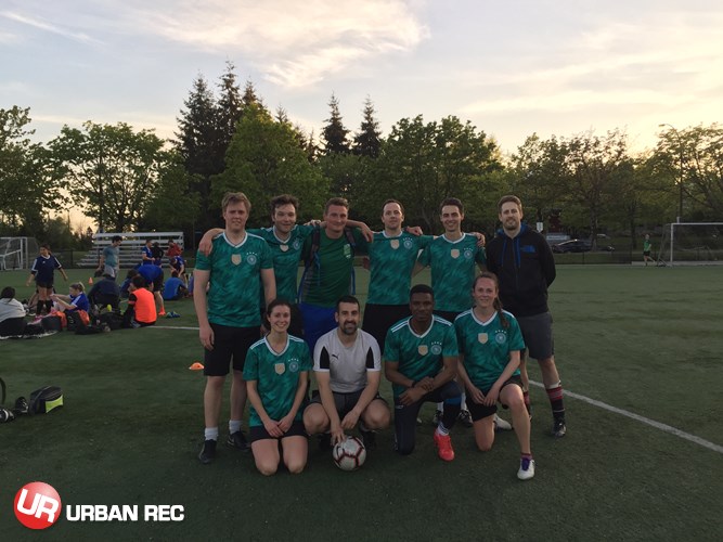 /userfiles/Vancouver/image/gallery/League/10341/Looking_to_Score_with_a_Vengenance.jpg