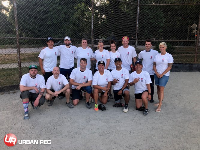 /userfiles/Vancouver/image/gallery/League/10379/GIB_English_Bay_Pale_Ale_Champs_-_Yu_Da_Man.jpg